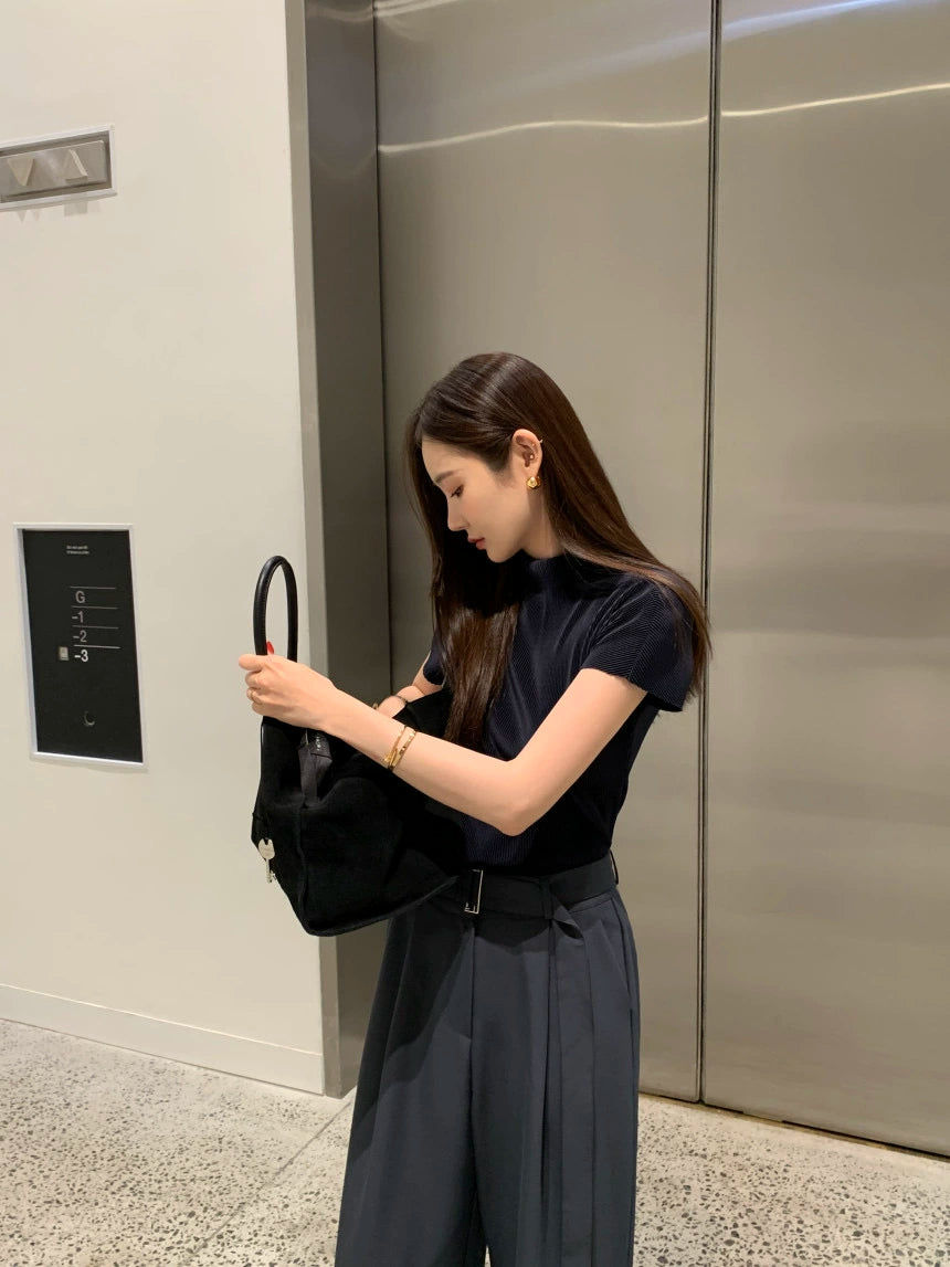 プリーツハイネックTシャツ
